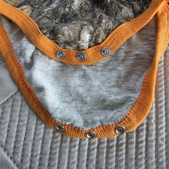 🔥5 FOR $25🔥NWOT Realtree Camo Onesie "My First Hunting Shirt" 0-3M - Picture 4 of 5